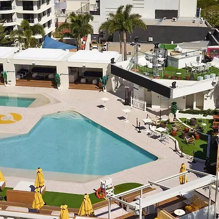 Stay In The Heart Of Surfers Gold Coast Exterior photo
