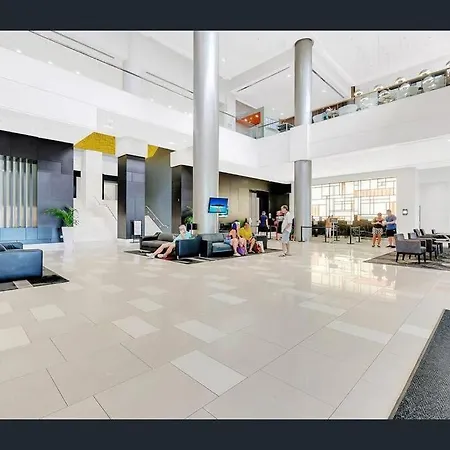 Stay In The Heart Of Surfers Gold Coast Exterior photo